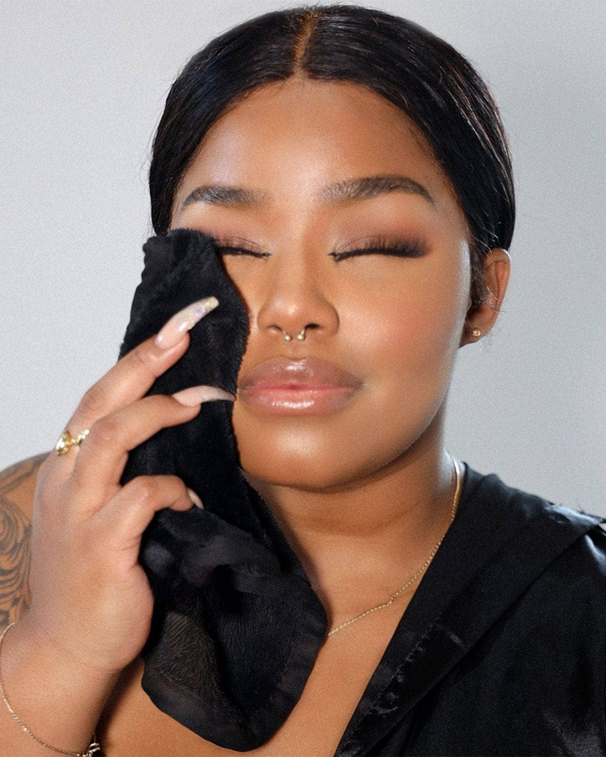The Original MakeUp Eraser Black MakeUp Eraser PRO  - The Attic Boutique