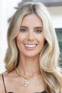 Laurel Rhinestone Cross Linked Necklace in Shiny Gold