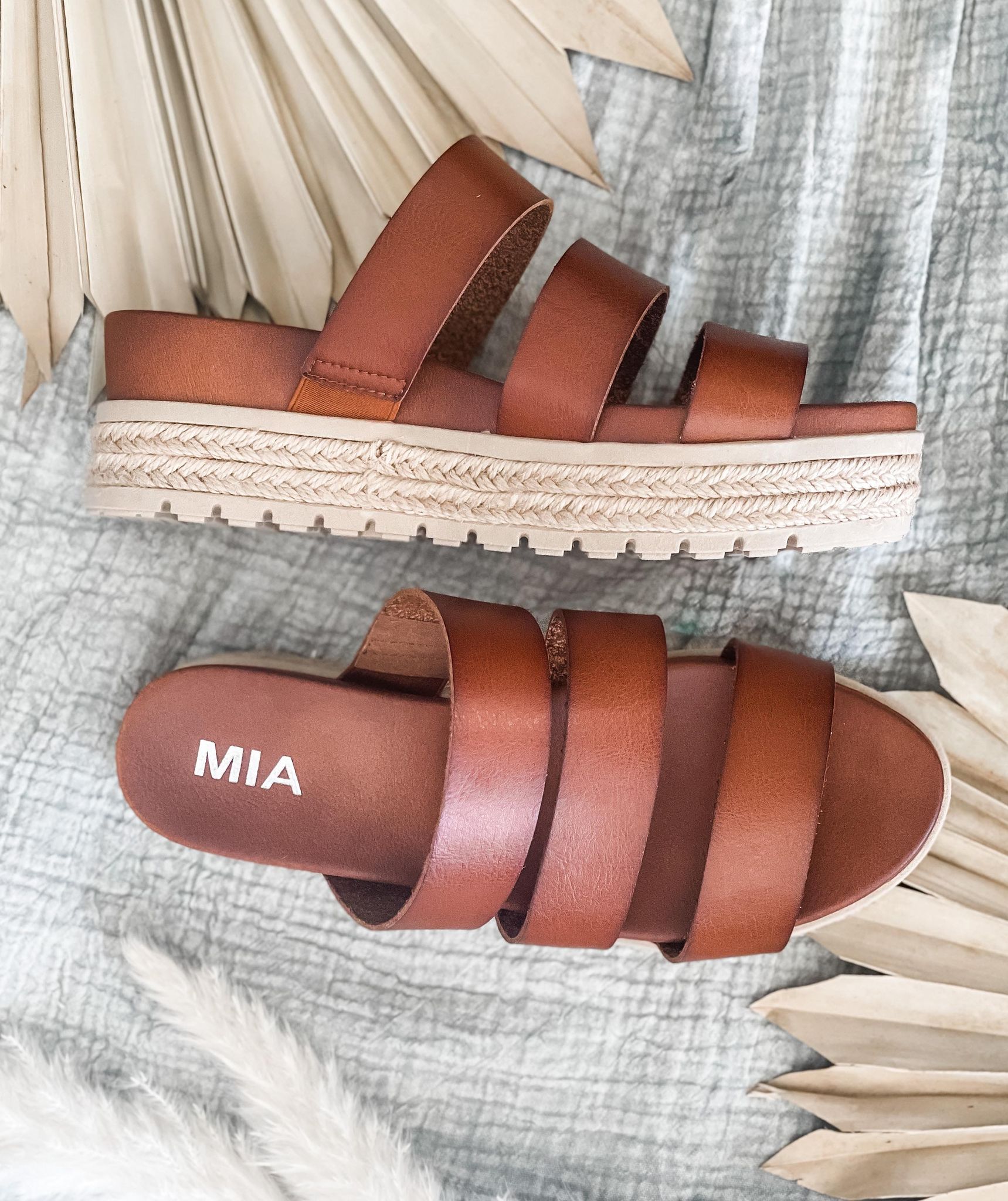 Cognac hot sale leather slides